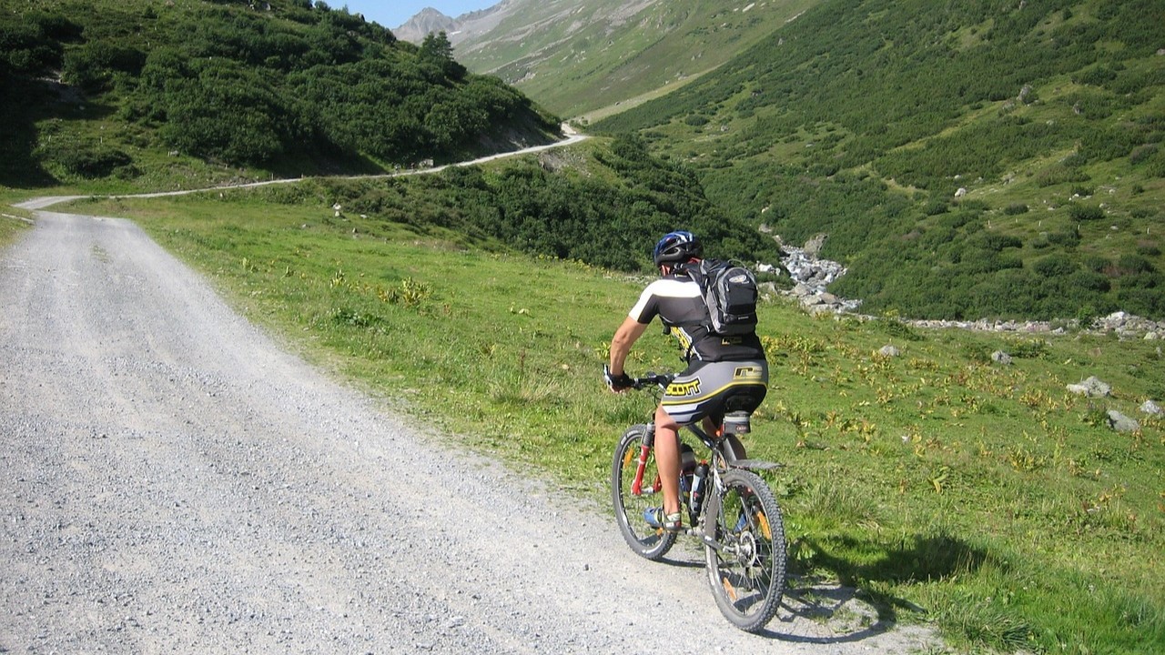 Odkryj świat rowerów górskich w Polsce! Najlepsze trasy MTB, porady, zalety jazdy i sprzęt najwyższej jakości, Polska.gratis